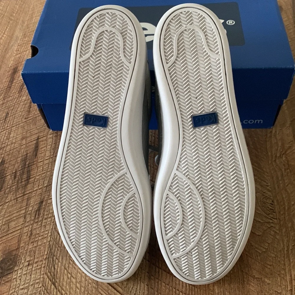 Keds metallic silver sneakers. - Picture 5 of 5